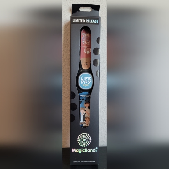 Limited Edition 2022 Disney Parks MagicBand Plus New Star Life Day - Picture 3 of 3